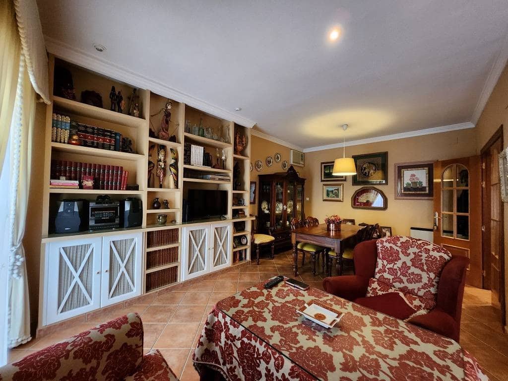 4 bedroom Townhouse for sale in Iznajar with pool - € 115,000 (Ref: 10046164)