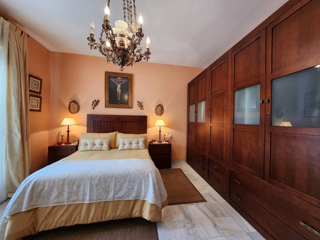 4 bedroom Townhouse for sale in Iznajar with pool - € 115,000 (Ref: 10046164)