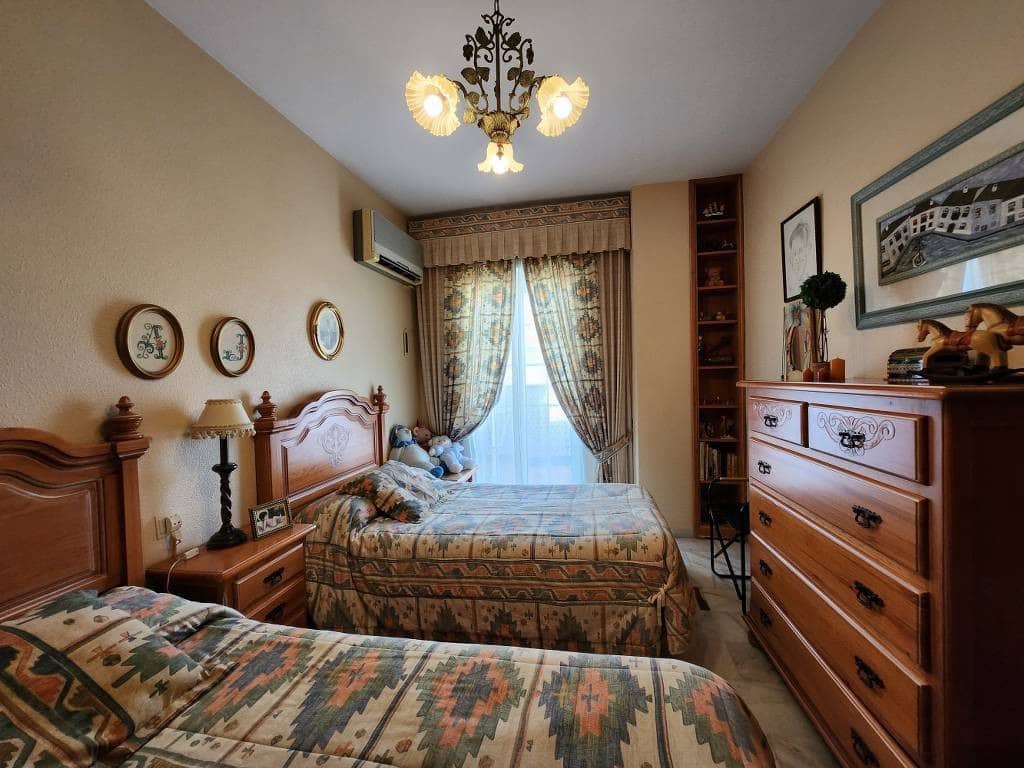 4 bedroom Townhouse for sale in Iznajar with pool - € 115,000 (Ref: 10046164)