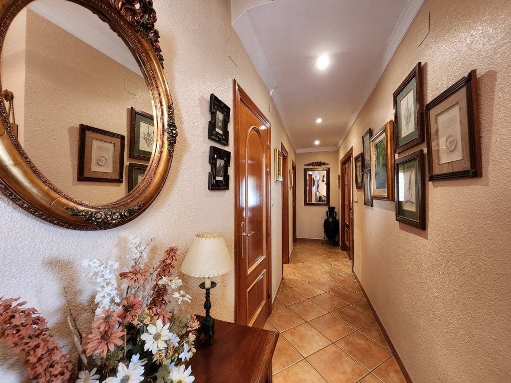 4 bedroom Townhouse for sale in Iznajar with pool - € 115,000 (Ref: 10046164)
