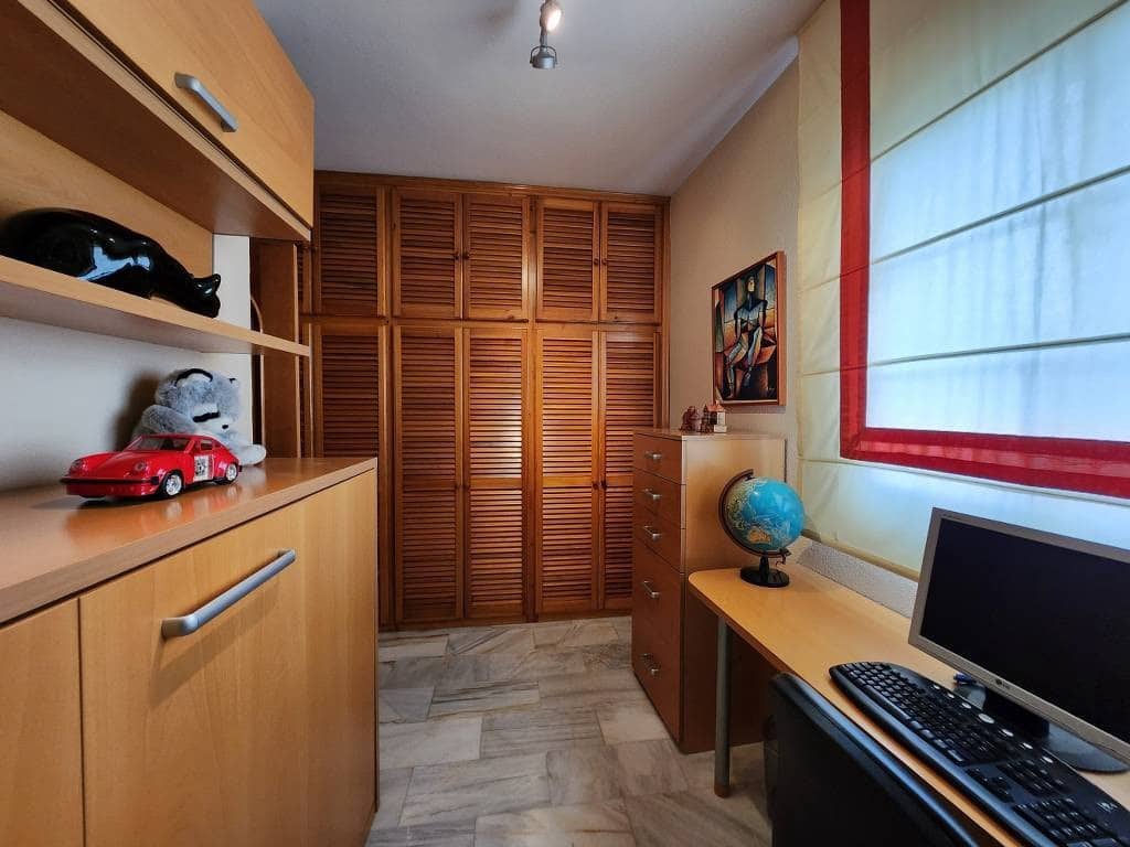 4 bedroom Townhouse for sale in Iznajar with pool - € 115,000 (Ref: 10046164)