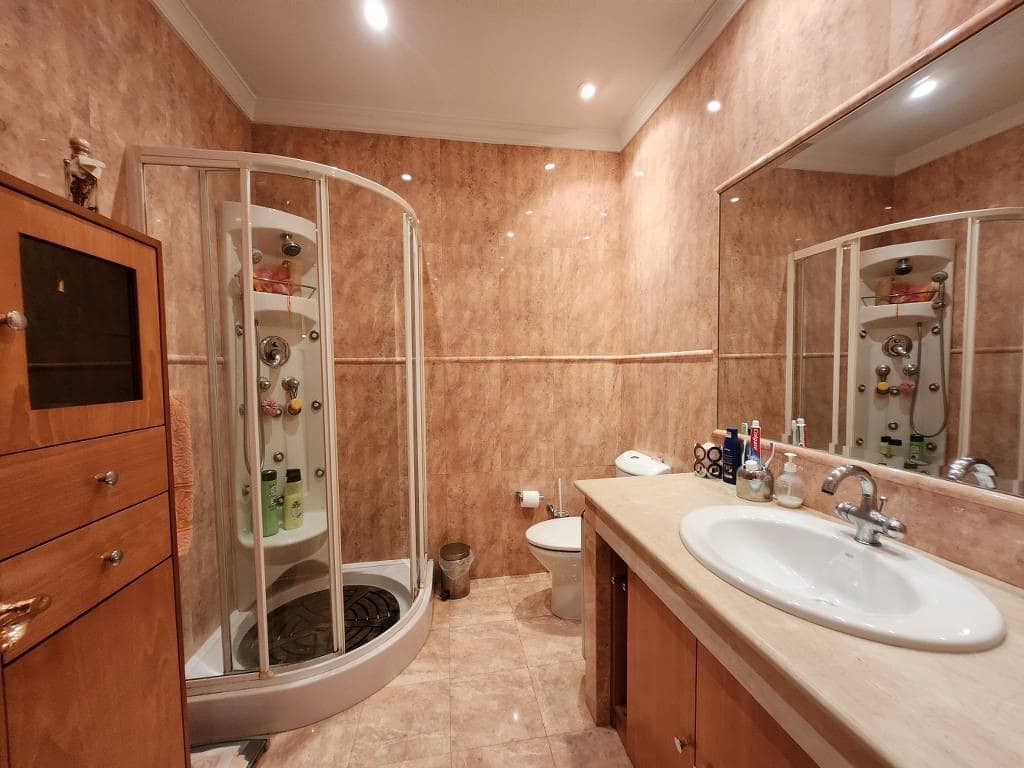 4 bedroom Townhouse for sale in Iznajar with pool - € 115,000 (Ref: 10046164)