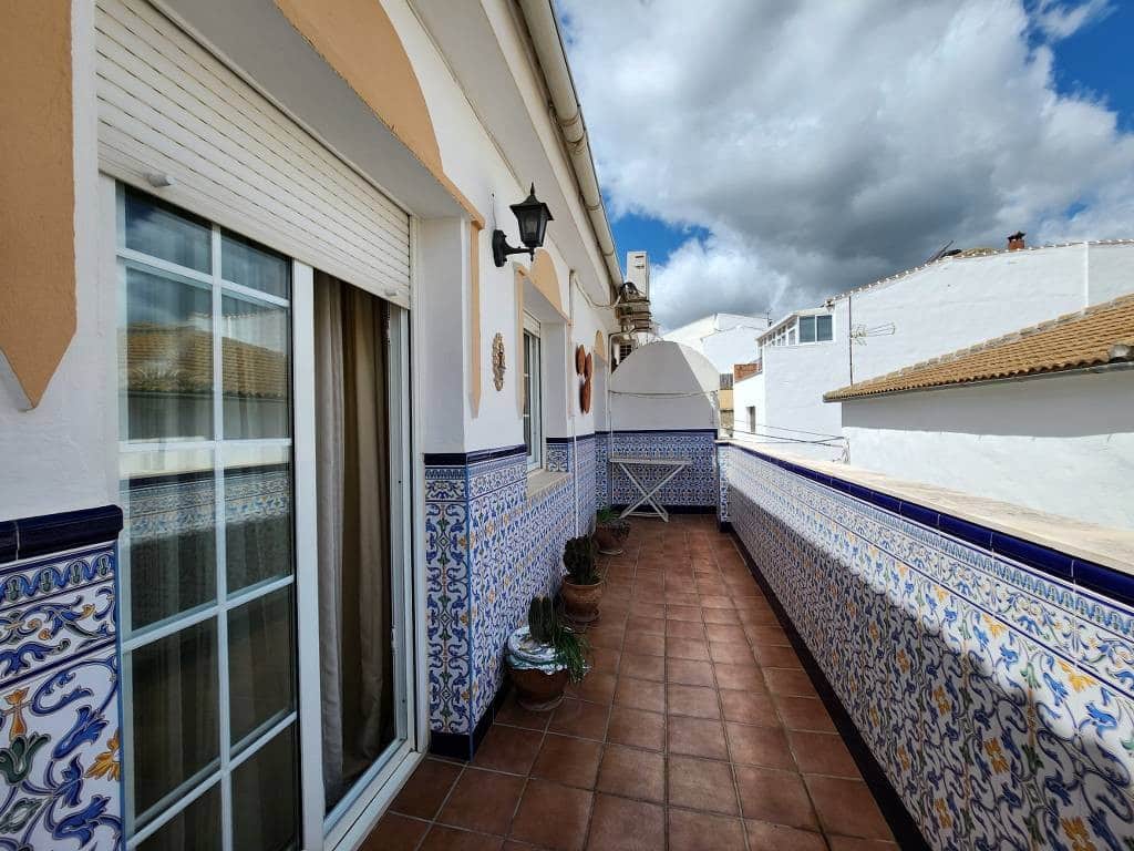 4 bedroom Townhouse for sale in Iznajar with pool - € 115,000 (Ref: 10046164)