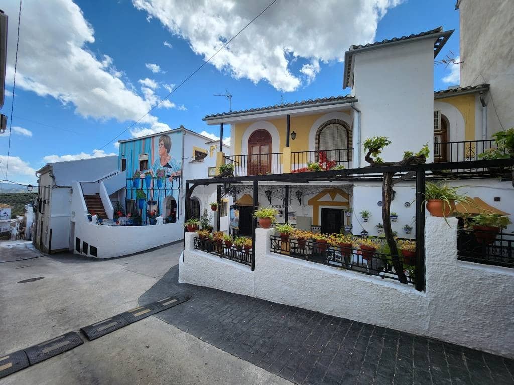 4 bedroom Townhouse for sale in Iznajar with pool - € 115,000 (Ref: 10046164)
