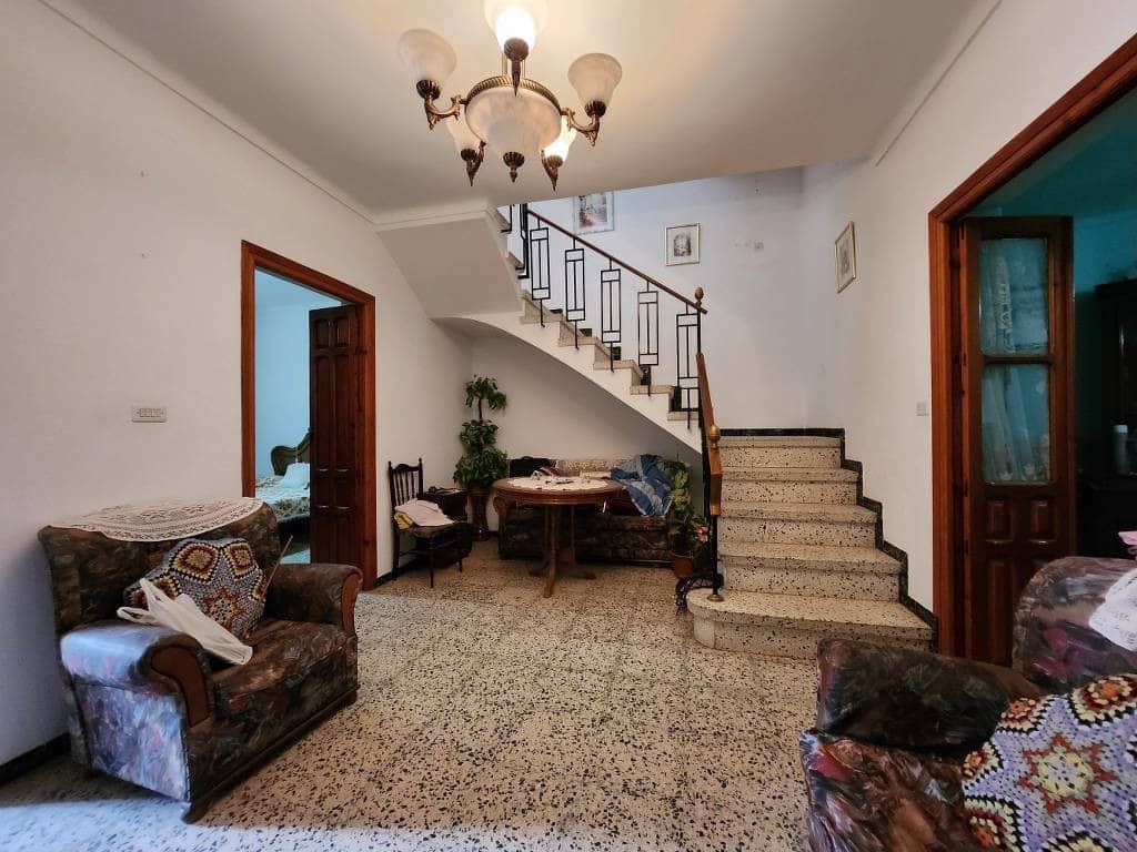 8 slaapkamer Huis te koop in Cuevas de San Marcos met zwembad - € 125.000 (Ref: 10046168)