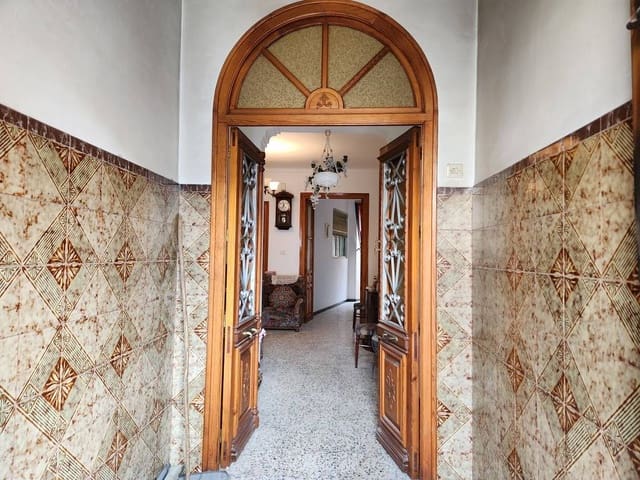 8 slaapkamer Huis te koop in Cuevas de San Marcos met zwembad - € 125.000 (Ref: 10046168)