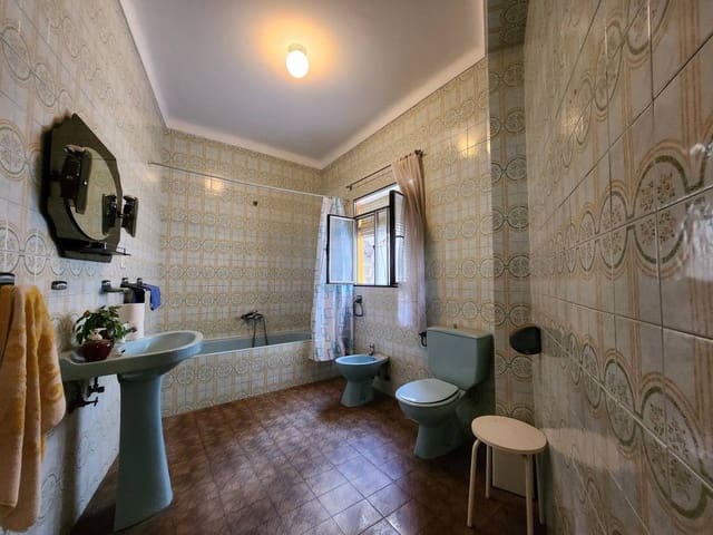 8 slaapkamer Huis te koop in Cuevas de San Marcos met zwembad - € 125.000 (Ref: 10046168)