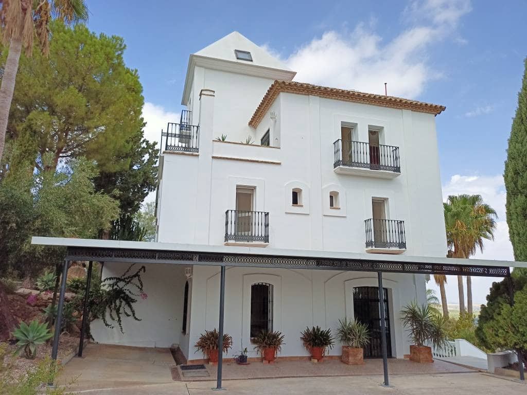 5 bedroom Villa for sale in Herrera with pool garage - € 525,000 (Ref: 10046170)