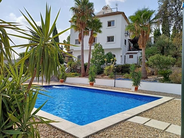 5 soverom Villa til salgs i Herrera med svømmebasseng garasje - € 525 000 (Ref: 10046170)