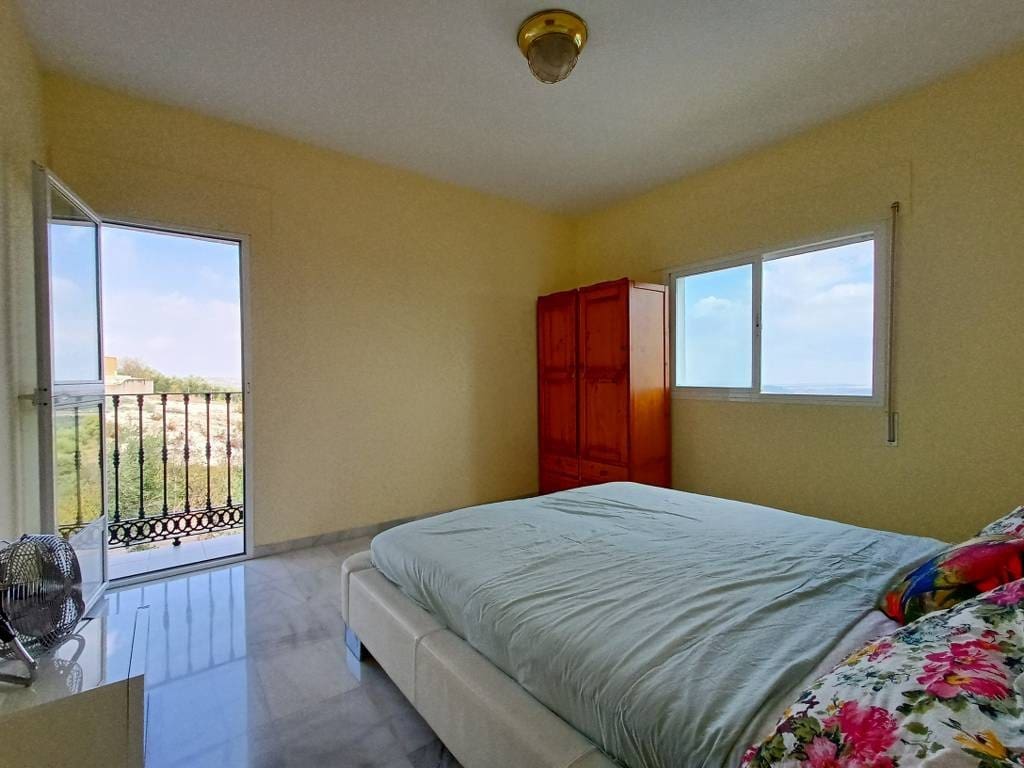 5 bedroom Villa for sale in Herrera with pool garage - € 525,000 (Ref: 10046170)