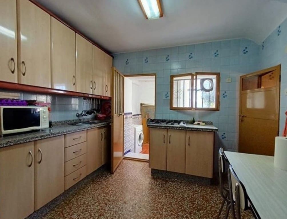 4 Zimmer Haus zu verkaufen in Priego de Cordoba mit Garage - 106.000 € (Ref: 10046171)