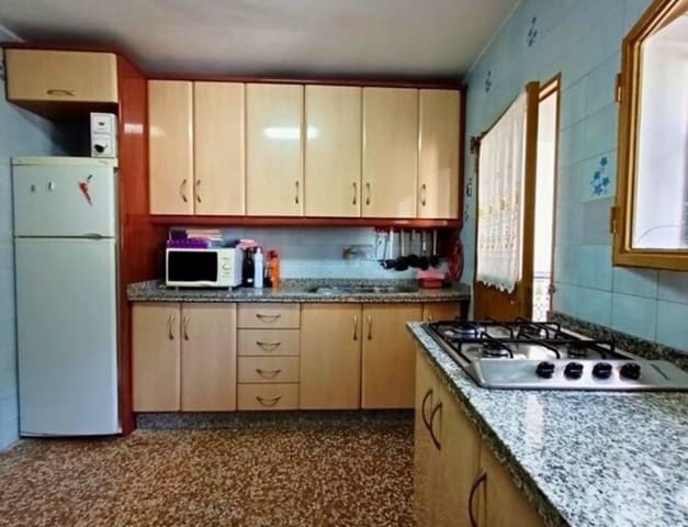4 Zimmer Haus zu verkaufen in Priego de Córdoba mit Garage - 106.000 € (Ref: 10046171)