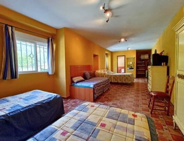4 Zimmer Haus zu verkaufen in Priego de Córdoba mit Garage - 106.000 € (Ref: 10046171)
