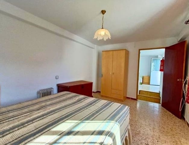 4 Zimmer Haus zu verkaufen in Priego de Córdoba mit Garage - 106.000 € (Ref: 10046171)