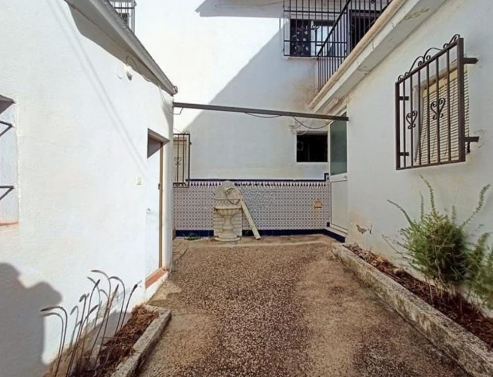 4 Zimmer Haus zu verkaufen in Priego de Cordoba mit Garage - 106.000 € (Ref: 10046171)