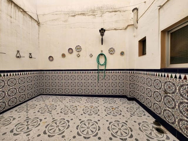 4 bedroom Townhouse for sale in Benamejí with pool - € 89,900 (Ref: 10046173)