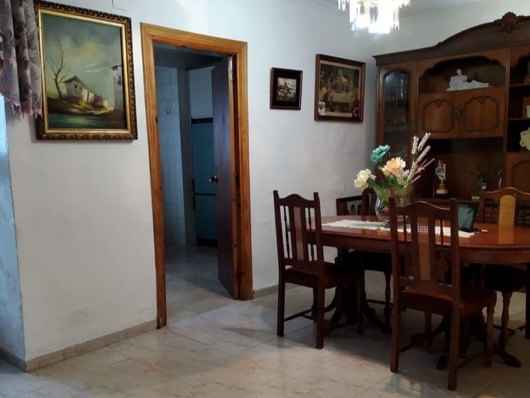 5 slaapkamer Huis te koop in Luque met zwembad - € 74.000 (Ref: 10046174)