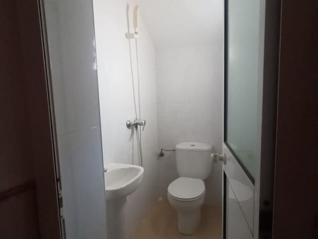 5 slaapkamer Huis te koop in Priego de Córdoba met garage - € 92.000 (Ref: 10046179)