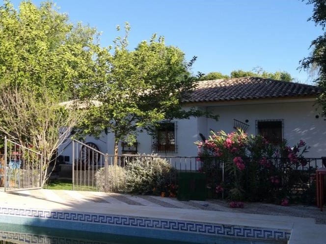5 soveværelse Villa til salg i Baena med swimmingpool - € 235.000 (Ref: 10046181)