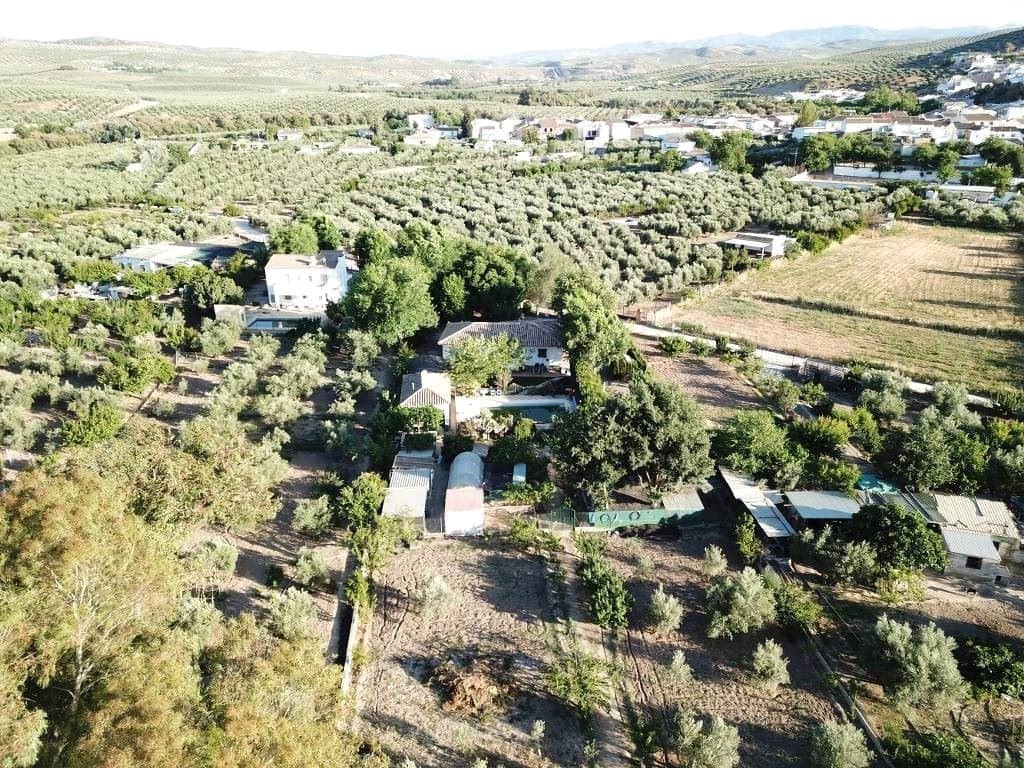 5 soveværelse Villa til salg i Baena med swimmingpool - € 235.000 (Ref: 10046181)