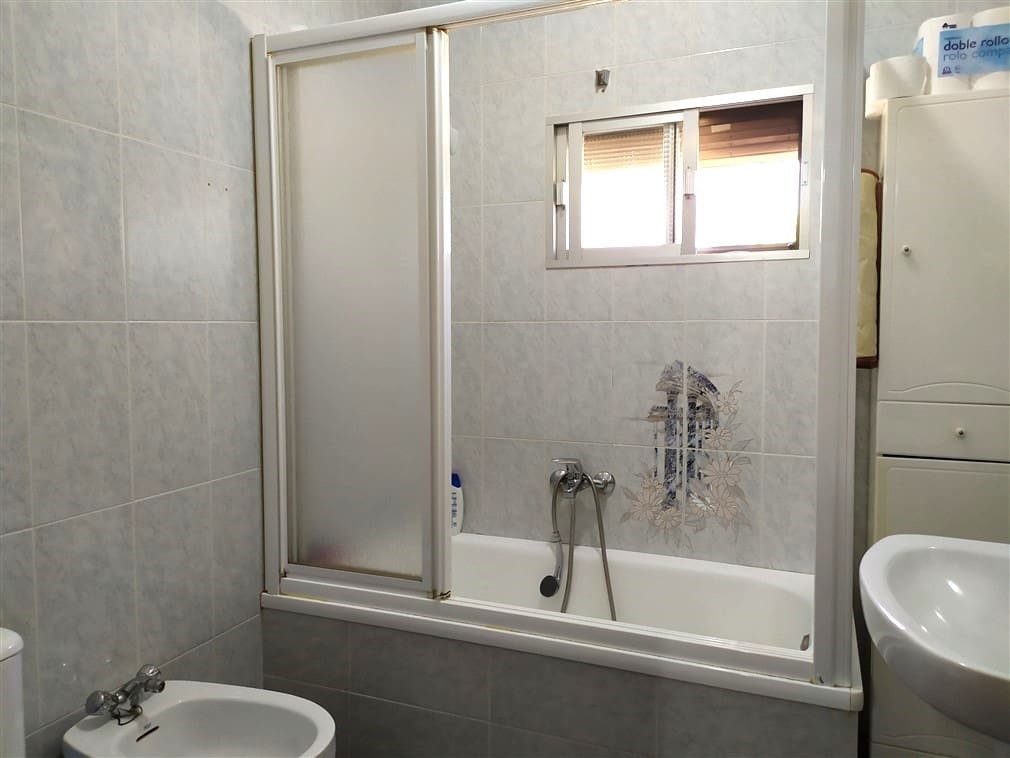 4 sypialnia Willa na sprzedaż w Montoro z basenem garażem - 195 000 € (Ref: 10046182)