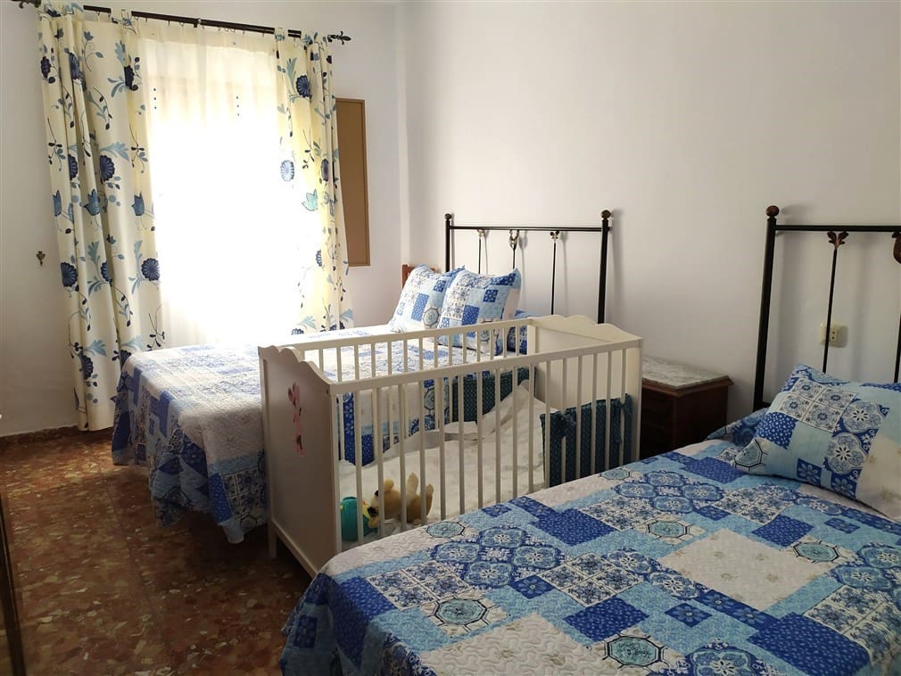 4 sypialnia Willa na sprzedaż w Montoro z basenem garażem - 195 000 € (Ref: 10046182)