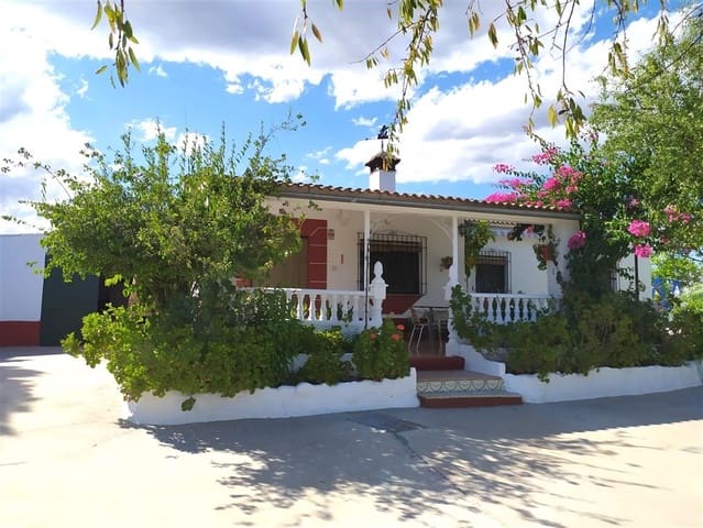 4 bedroom Villa for sale in Montoro with pool garage - € 195,000 (Ref: 10046182)