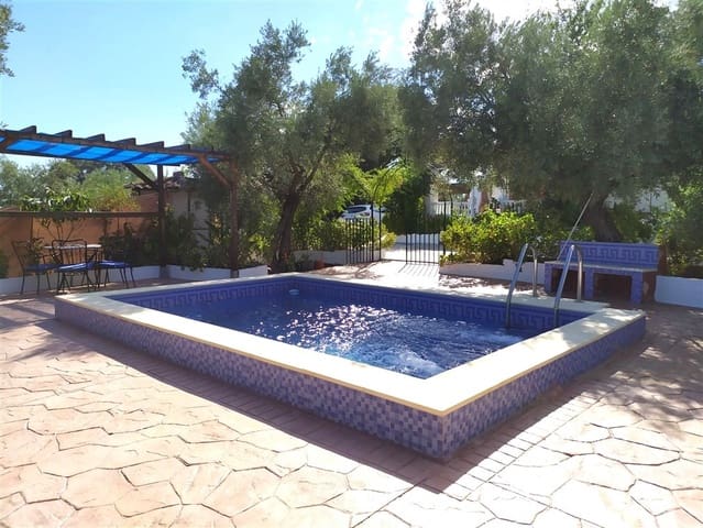 4 bedroom Villa for sale in Montoro with pool garage - € 195,000 (Ref: 10046182)