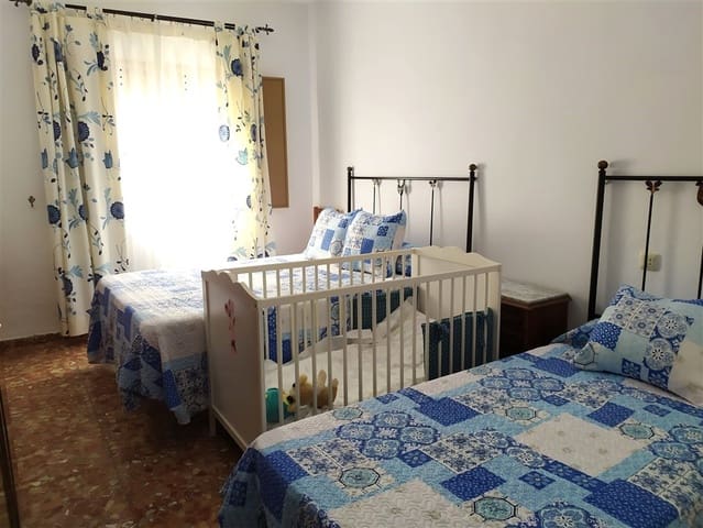 4 bedroom Villa for sale in Montoro with pool garage - € 195,000 (Ref: 10046182)