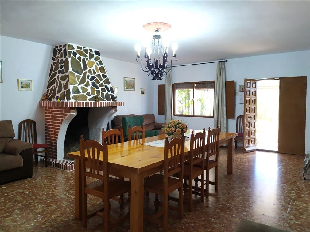 4 sypialnia Willa na sprzedaż w Montoro z basenem garażem - 195 000 € (Ref: 10046182)
