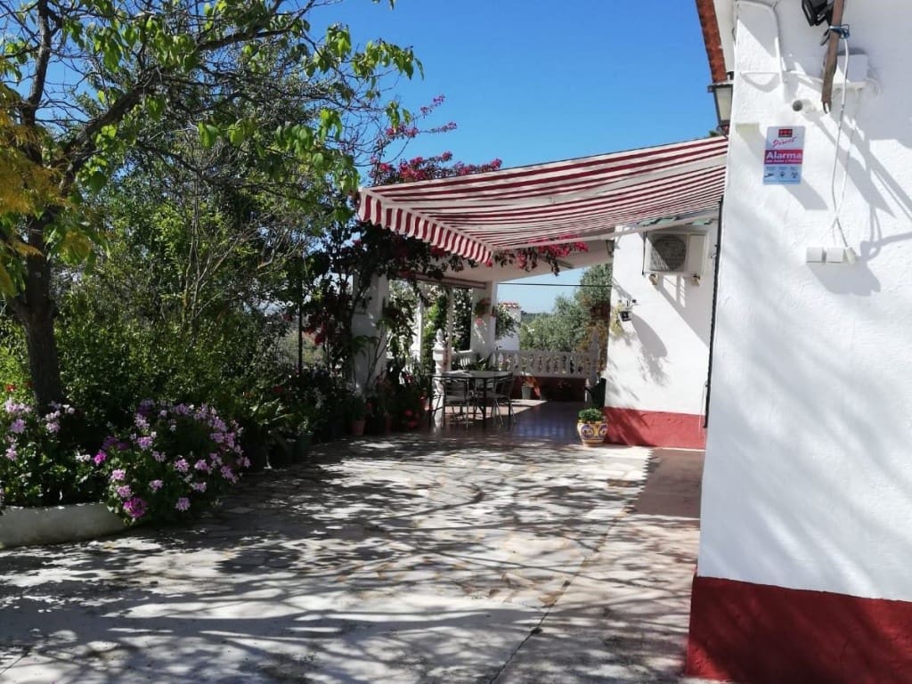 4 sypialnia Willa na sprzedaż w Montoro z basenem garażem - 195 000 € (Ref: 10046182)