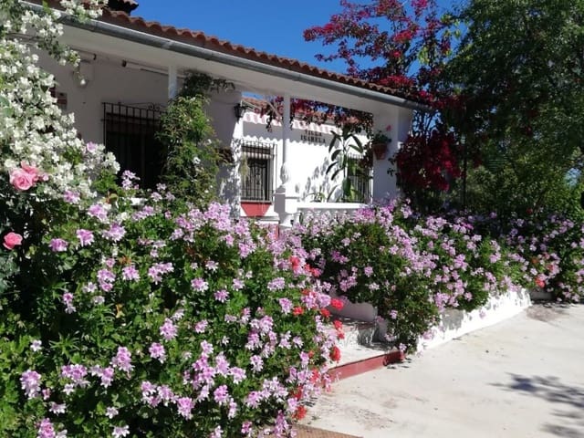 4 bedroom Villa for sale in Montoro with pool garage - € 195,000 (Ref: 10046182)