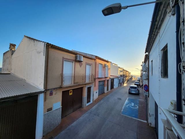 4 soveværelse Byhus til salg i Rute med garage - € 69.900 (Ref: 10046183)