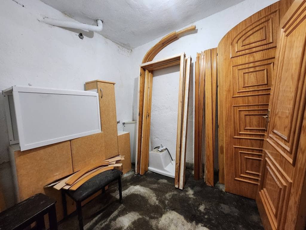 4 soveværelse Byhus til salg i Rute med garage - € 69.900 (Ref: 10046183)