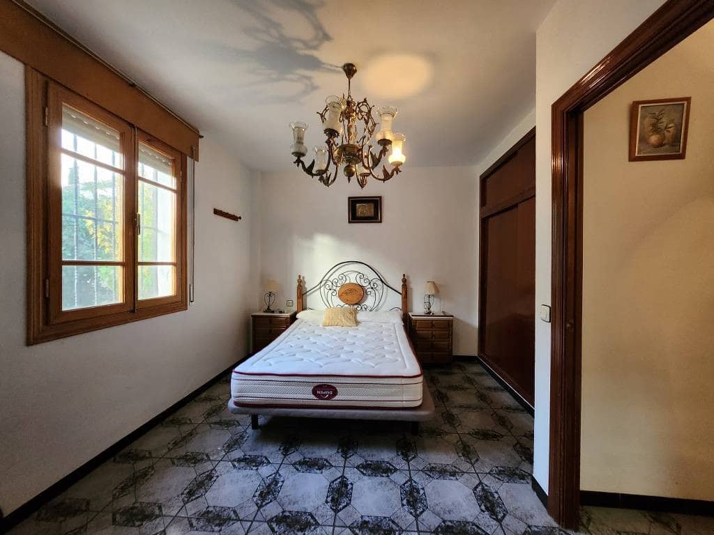 5 bedroom Villa for sale in Rute with pool - € 315,000 (Ref: 10046186)