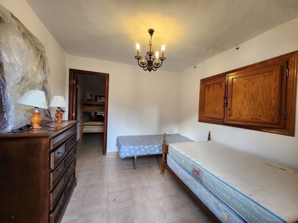 5 bedroom Villa for sale in Rute with pool - € 315,000 (Ref: 10046186)