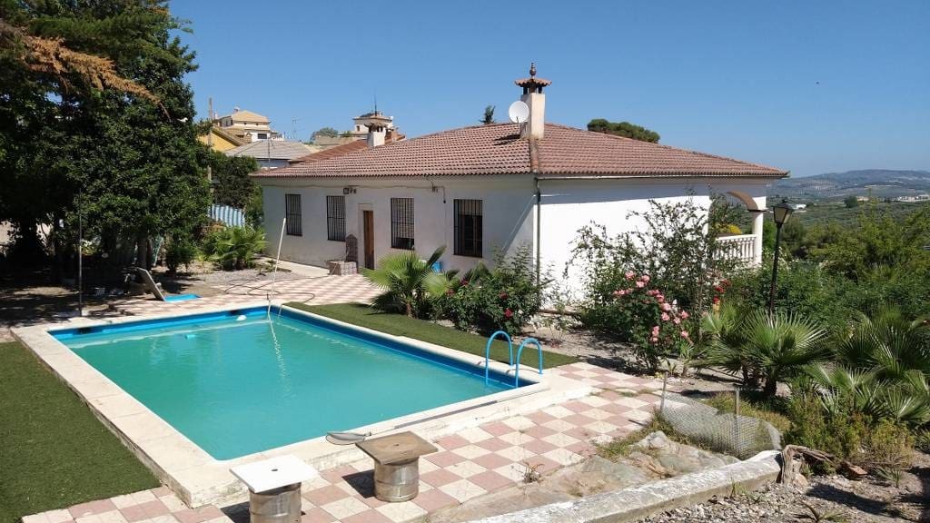 5 bedroom Villa for sale in Rute with pool - € 315,000 (Ref: 10046186)