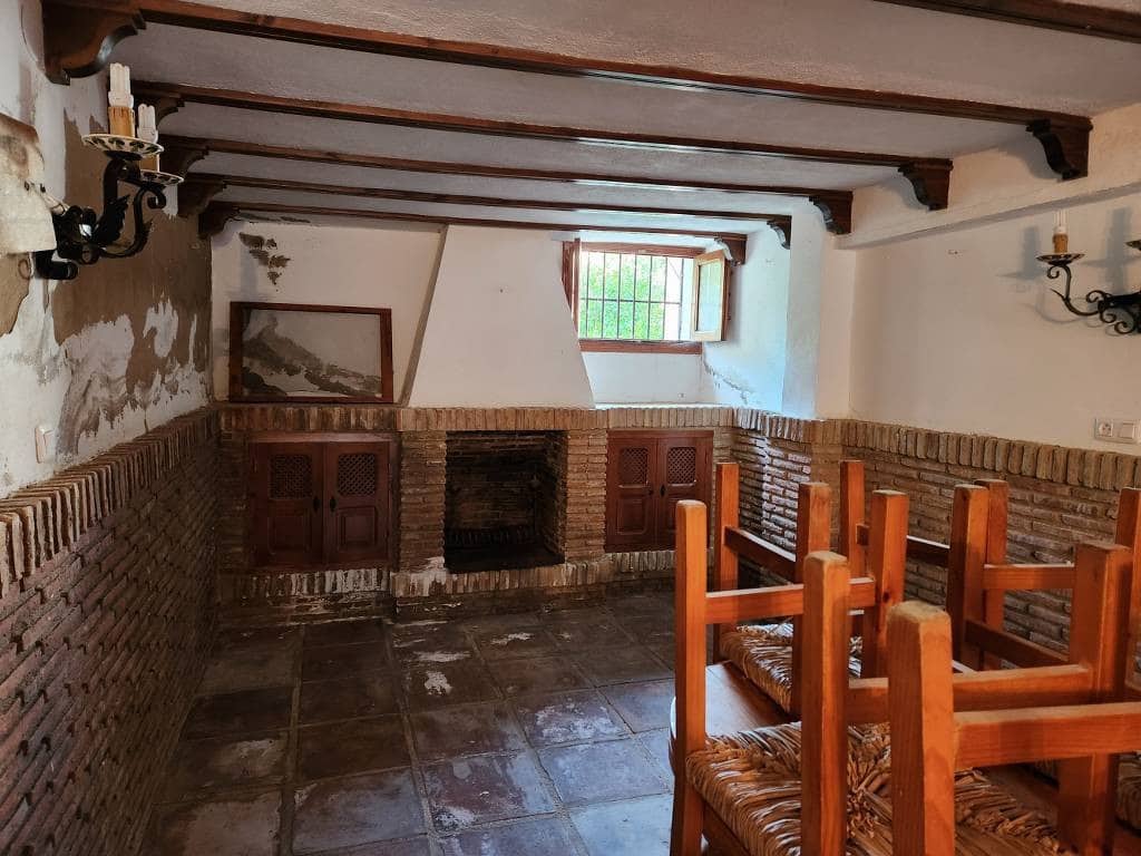 5 bedroom Villa for sale in Rute with pool - € 315,000 (Ref: 10046186)