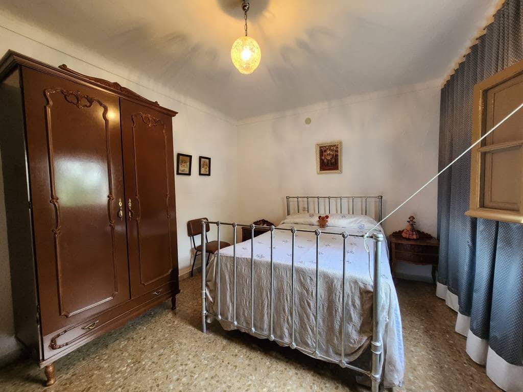 4 bedroom Finca/Country House for sale in Arroyo de Priego with garage - € 200,000 (Ref: 10046187)