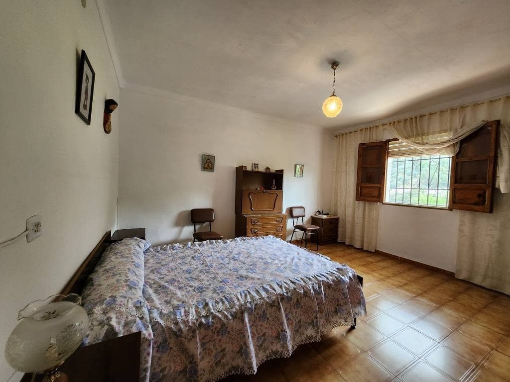 4 bedroom Finca/Country House for sale in Arroyo de Priego with garage - € 200,000 (Ref: 10046187)