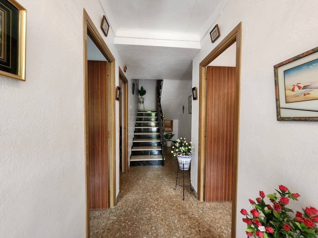 4 bedroom Finca/Country House for sale in Arroyo de Priego with garage - € 200,000 (Ref: 10046187)