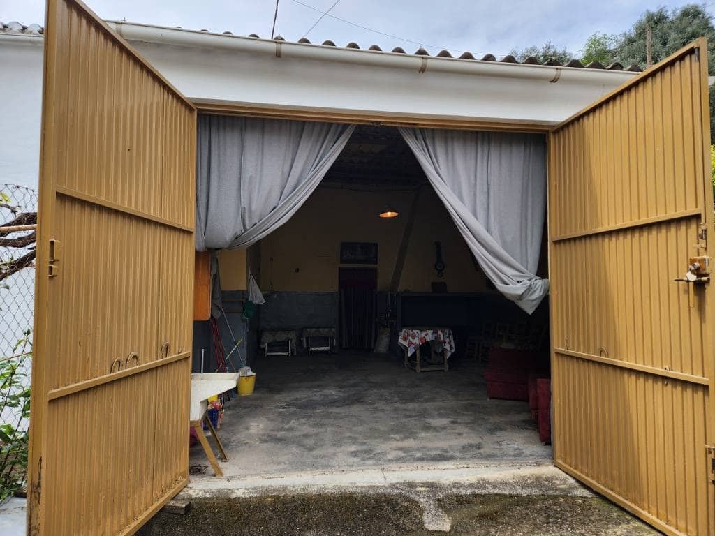 4 bedroom Finca/Country House for sale in Arroyo de Priego with garage - € 200,000 (Ref: 10046187)