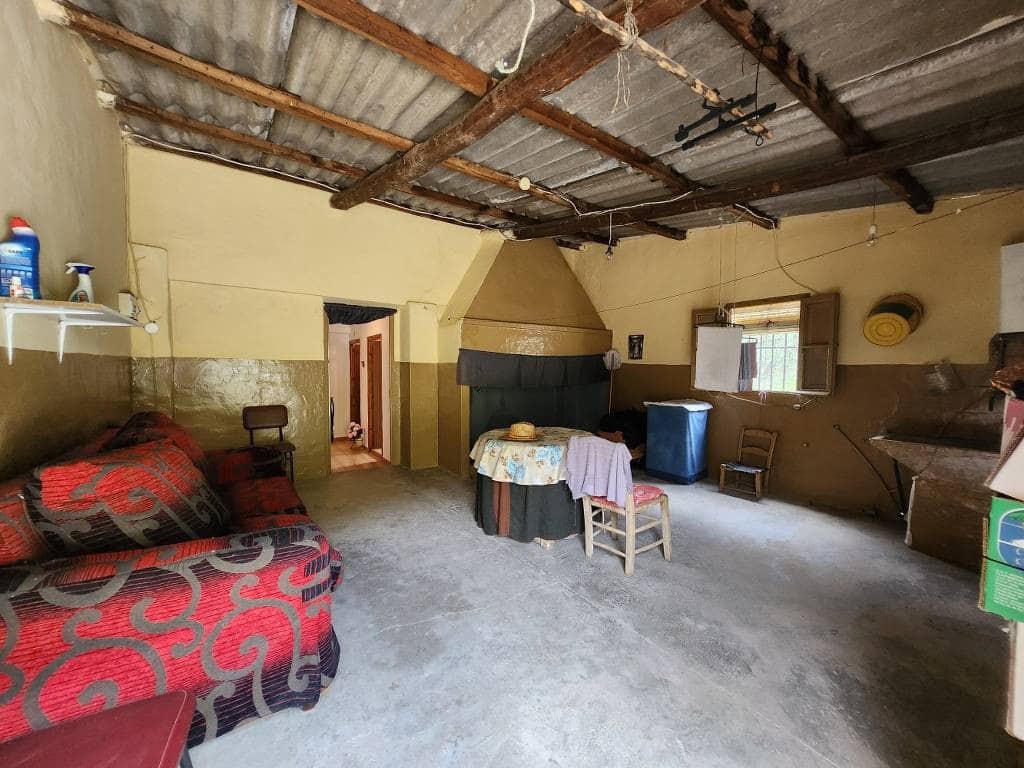 4 bedroom Finca/Country House for sale in Arroyo de Priego with garage - € 200,000 (Ref: 10046187)