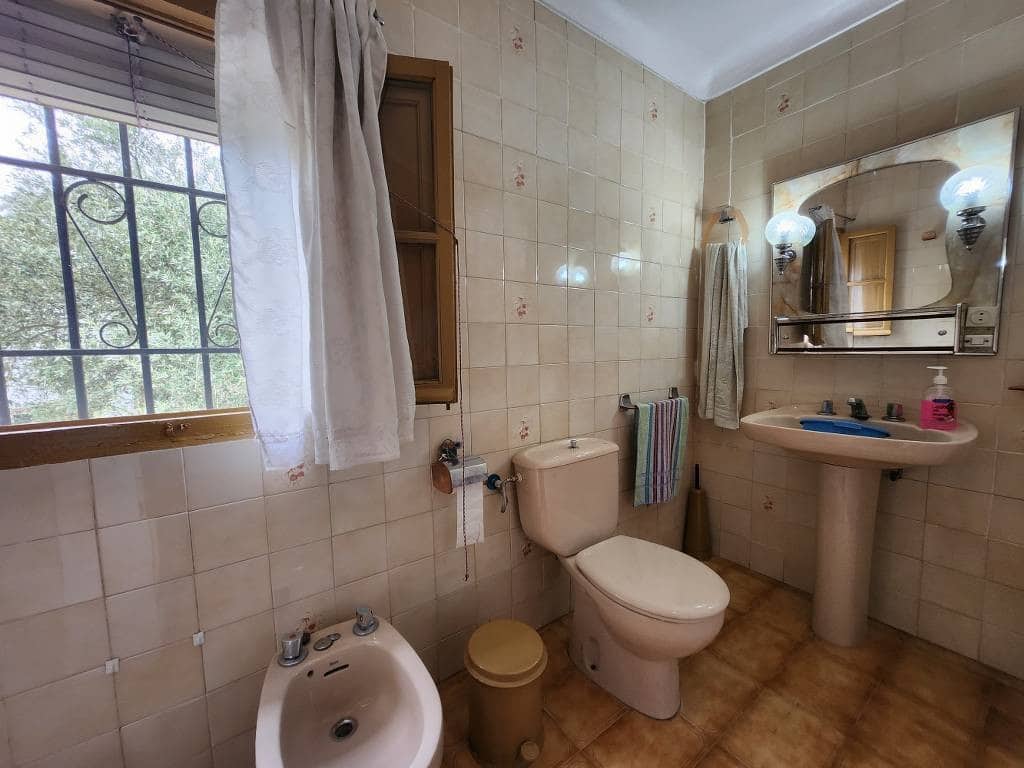 4 bedroom Finca/Country House for sale in Arroyo de Priego with garage - € 200,000 (Ref: 10046187)