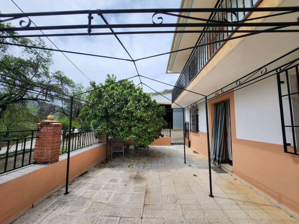 4 bedroom Finca/Country House for sale in Arroyo de Priego with garage - € 200,000 (Ref: 10046187)