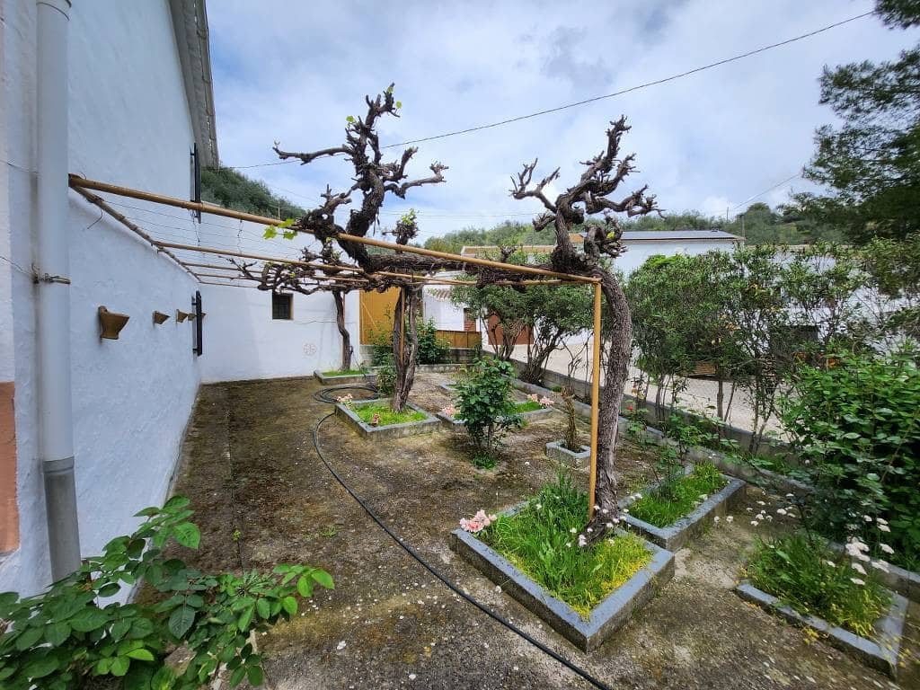 4 bedroom Finca/Country House for sale in Arroyo de Priego with garage - € 200,000 (Ref: 10046187)