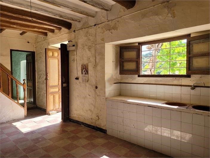 5 bedroom Finca/Country House for sale in Iznajar - € 200,000 (Ref: 10046188)
