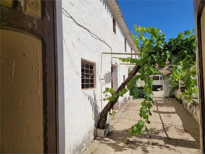 5 bedroom Finca/Country House for sale in Iznajar - € 200,000 (Ref: 10046188)