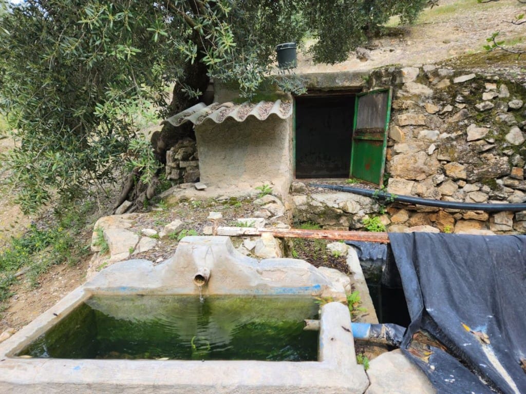 5 bedroom Finca/Country House for sale in Iznajar - € 200,000 (Ref: 10046188)