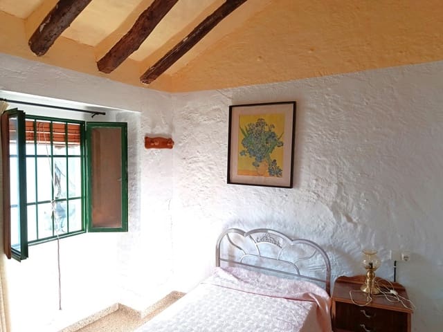 5 quarto Casa em Banda para venda em Priego de Córdoba com garagem - 74 900 € (Ref: 10048232)